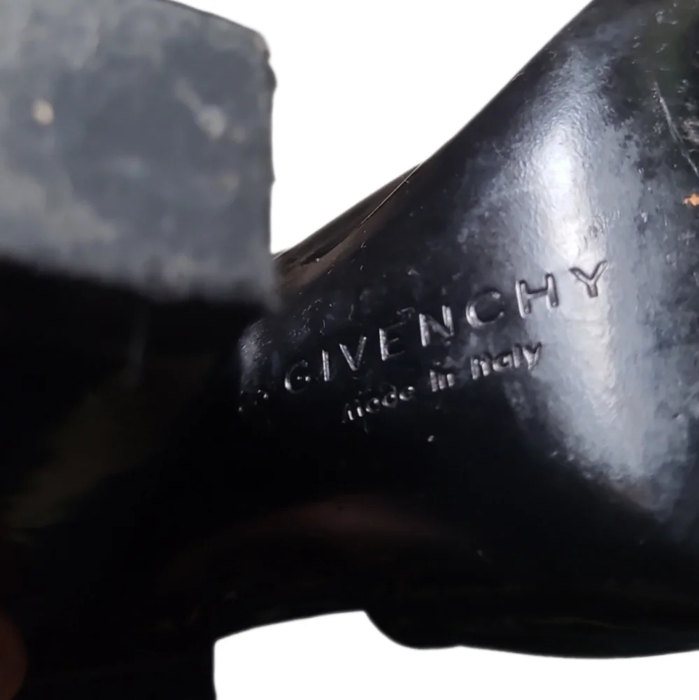 GIVENCHY | Black Patent Leather Pumps in Size EU 37 /‎ US 6.5